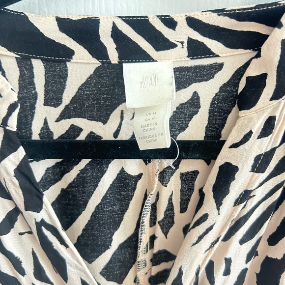 Beautiful t shirt summer dress worn a few times in perfect condition - Picture 3 of 3